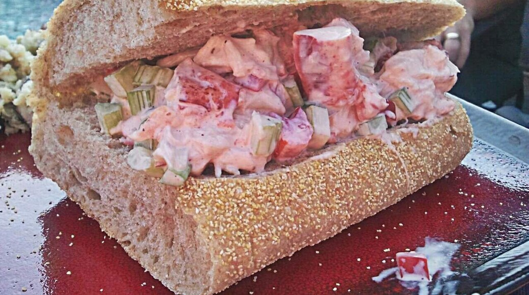 Farm Fresh Market carries some awesome lobster for all the lobster staples! Lobster roll for the win! #market