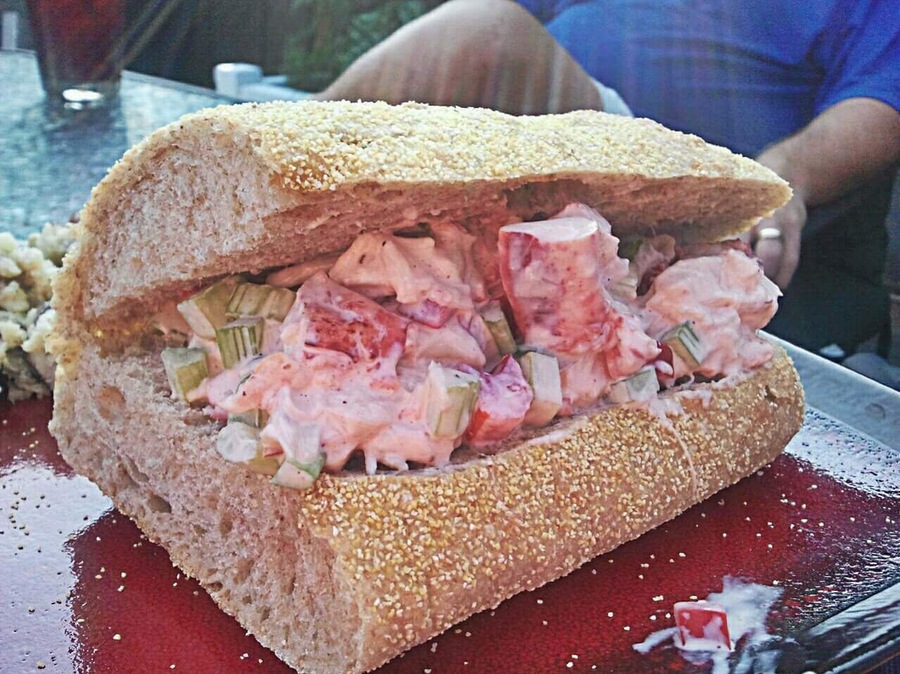 Farm Fresh Market carries some awesome lobster for all the lobster staples! Lobster roll for the win! #market