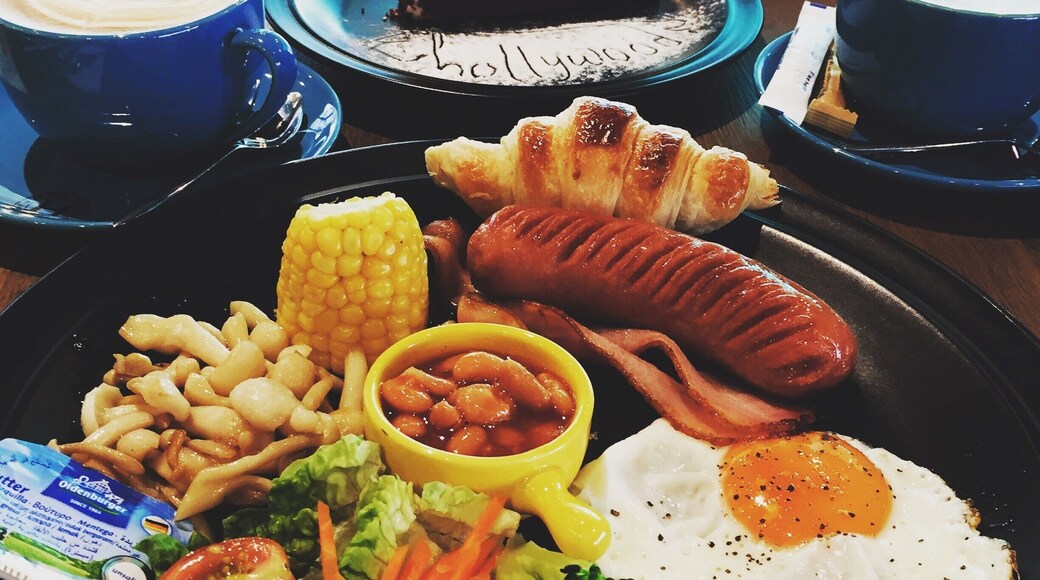 One of the nicer cafes around this area. There's another 3 more cafes worth checking out around this place. Enjoyed the big breakfast and coffee.