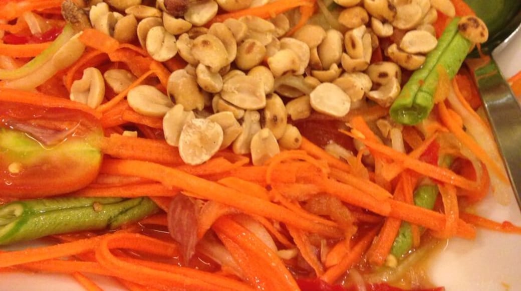This chain of restaurant is known for its Thai-western fusion food. Surprise your palette and give it a go. Seen here is modified Som Tam (Thai Salad), instead of using papaya they use carrots.