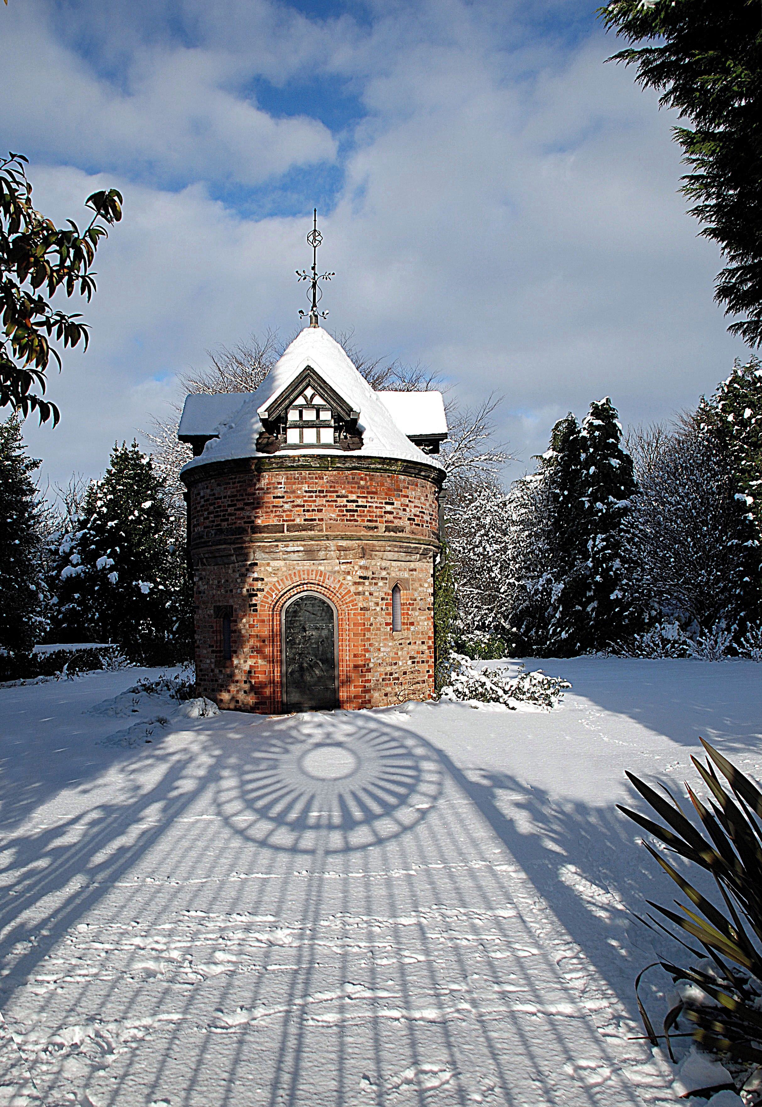 Sale Old Hall Dovecote Wikidata has entry Q26639176 with data related to this item.