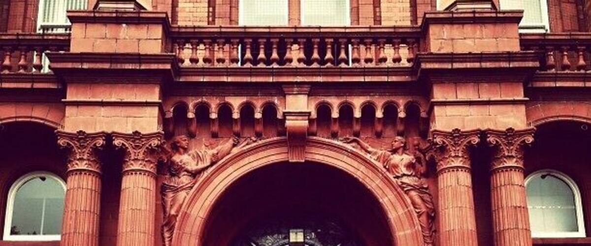 The Peel Building at the University of Salford, built in 1896, this building is considered the origin of the university. It is made from red Accrington bricks and sculpted terracotta.
After going through several evolutions and usages, it is now the home for the School of Environment and Life Sciences.
#architecture
