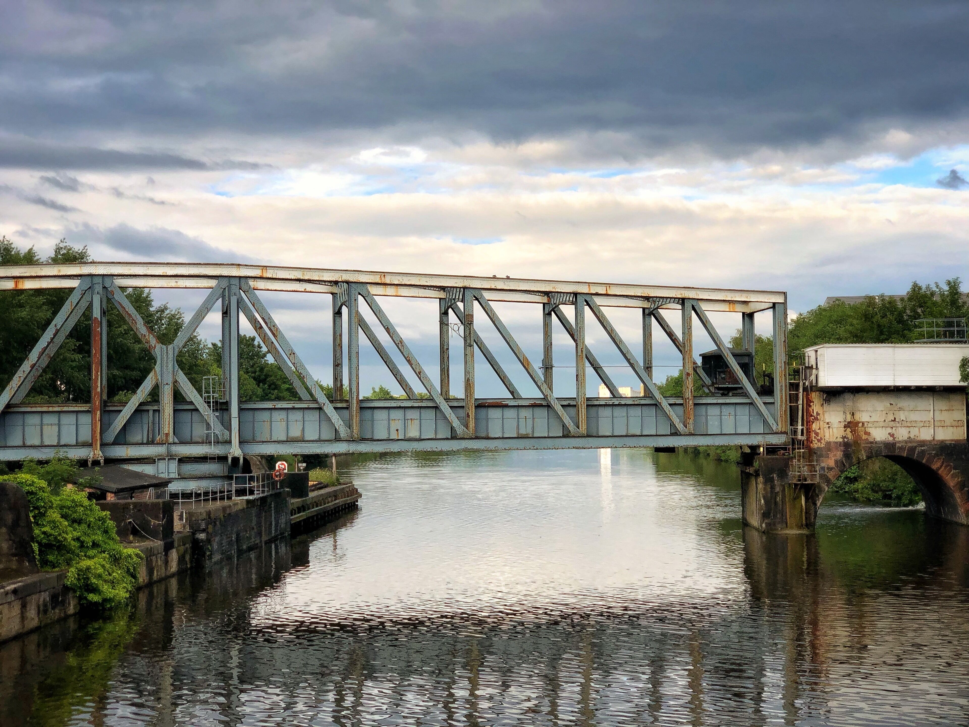 Cool place, and it spins , and its water on it, a passage for the barges
Really cool