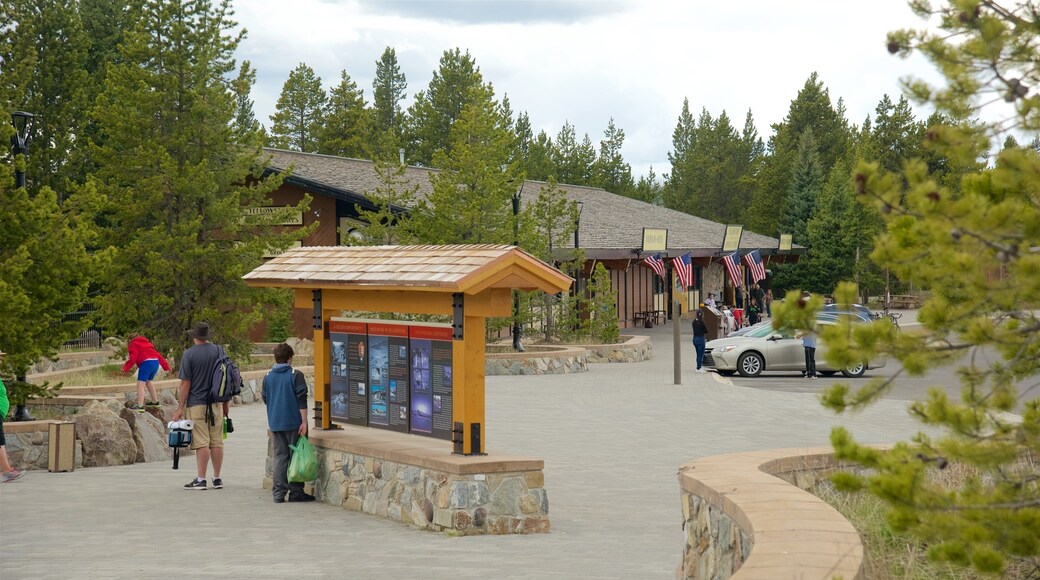 Canyon Village mit einem Beschilderung