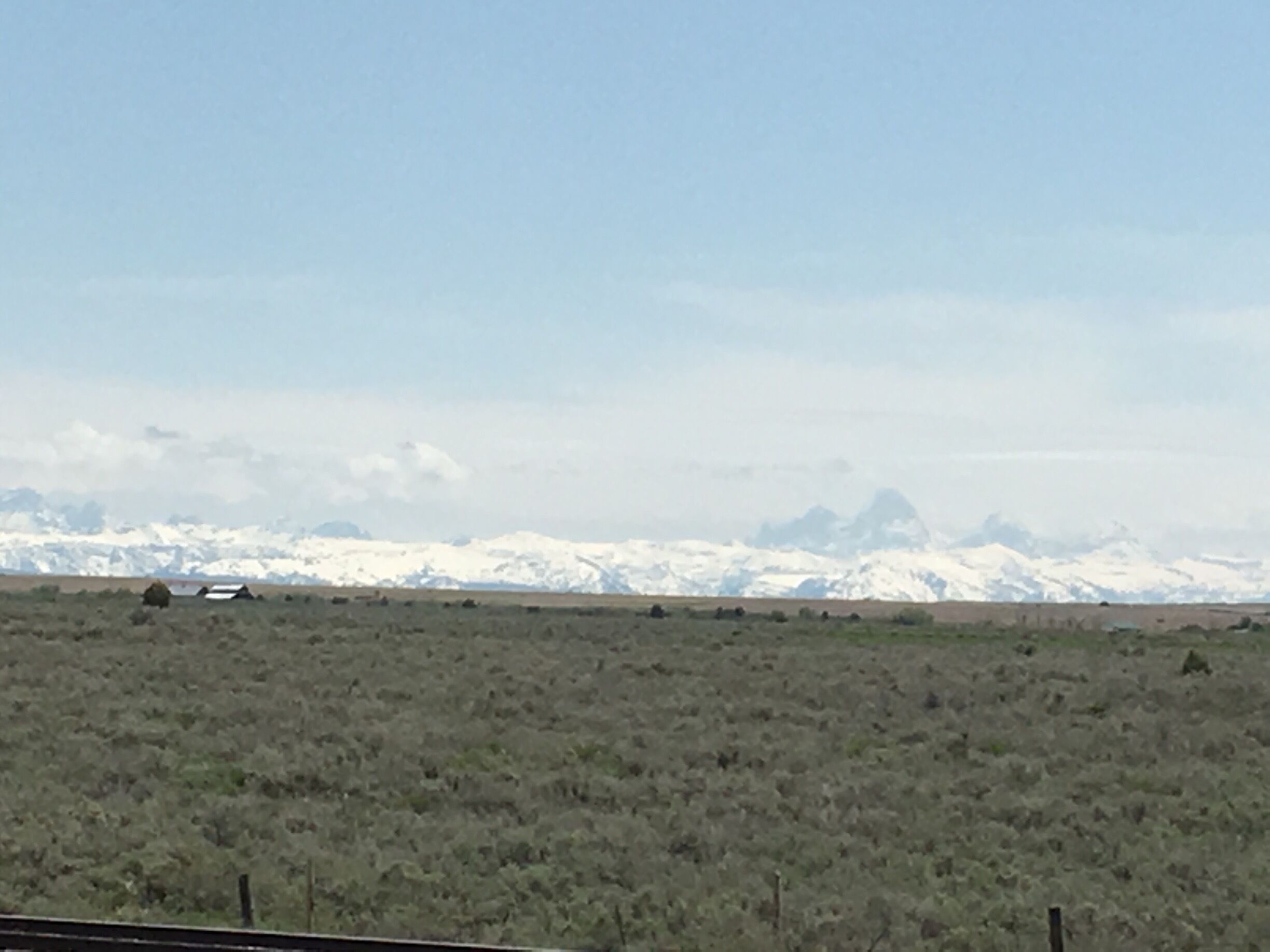 View of the Tetons in Wyoming from Idaho. It's as close as we'll as the south entrance to Yellowstone is currently closed.

#Idaho #Tetons

(May 2017)