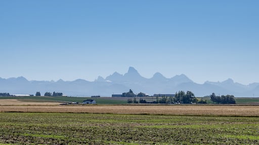 1100 N + E 1400 N, Ashton is a city in Fremont County, Idaho. Snake River Plain. The Teton Range is a mountain range of the Rocky Mountains in North America.