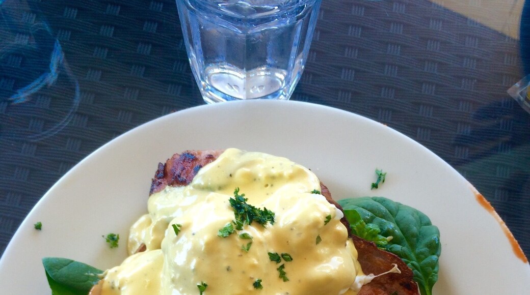 Bacon benedict
$19