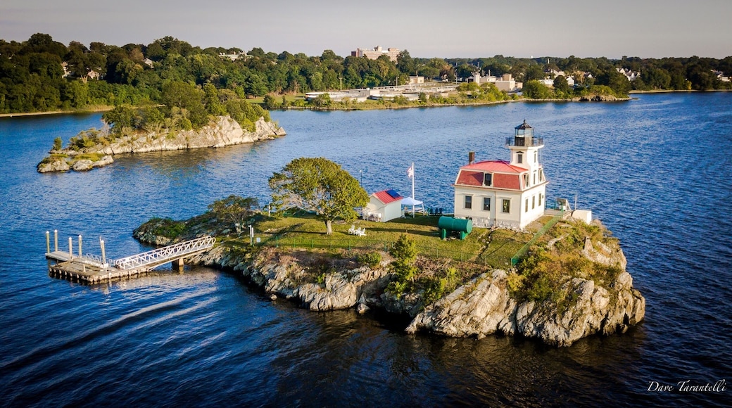 Pomham Rocks Lighthouse