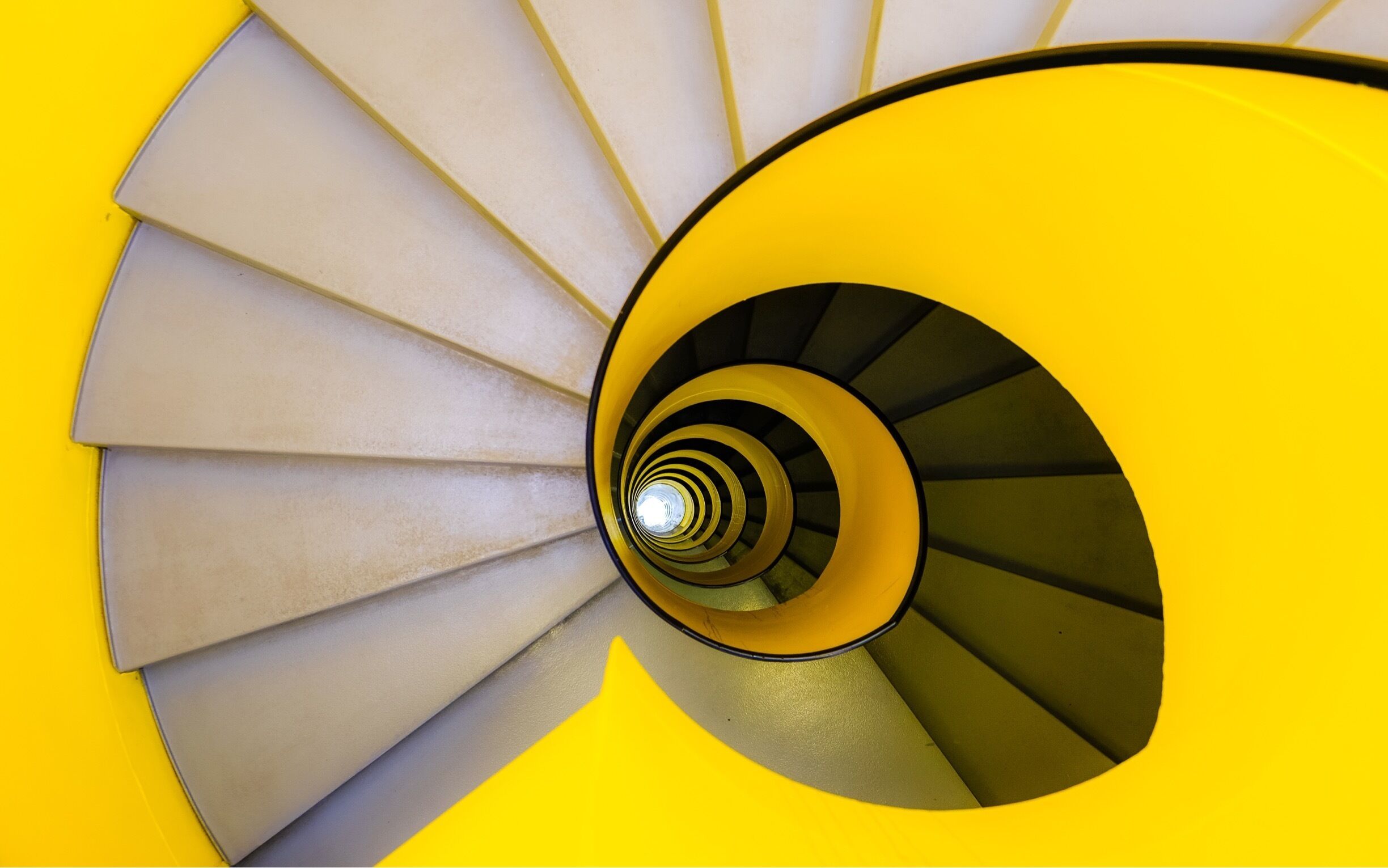 The yellow staircase is part of a car parking. Park your car there and explore Geneva using public transport (using a day pass for example) #LikeALocal #urbanjungle