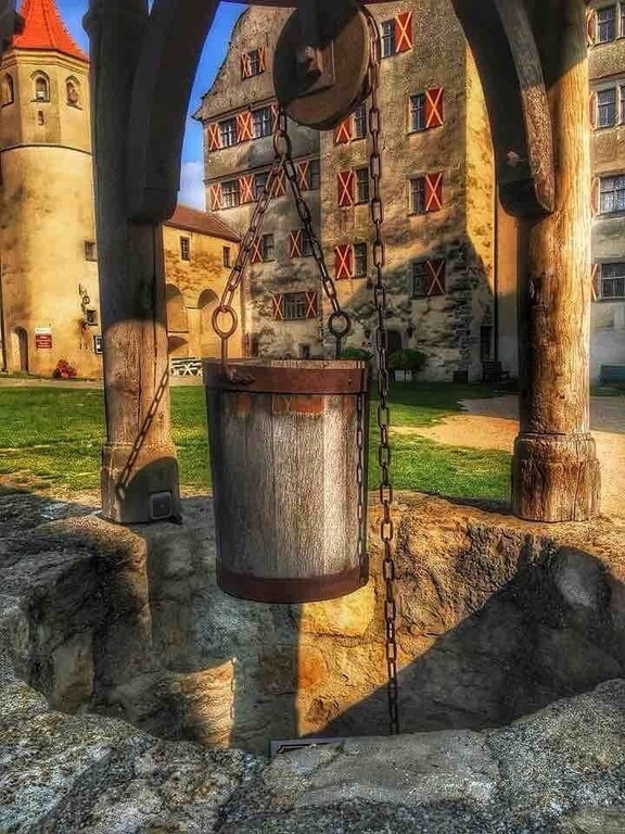 The Harburg Castle is one of the largest, best-preserved castles in all of Germany. Visiting Harburg and the Harburg Castle is like stepping back into the Middle Ages! Harburg Castle is one of the jewels of the Romantic Road. Wonderfully preserved, the castle sits high on a hill and overlooks the town for which it's named.
It is unclear when the first structure was erected, but the castle was first mentioned in a document in 1150. However, historians believe that portions of the castle may have been built in the 10th and 11th centuries, and Roman remains have been found on the site.
Because of its strategic location, it provided a military stronghold during the reign of the Staufer-Kings from 1079 to 1272. It was referenced in documents in 12th century as the Staufer Imperial Castle. In 1295, the castle was transferred to the Count of Oettingen and it has been in the Oettingen, and later the Oettingen-Wallerstein, families ever since.
The castle complex, including the castle house, chapel, sentry walk (complete with holes through which to pour hot oil on invading marauders!), prison tower, dungeon, and various buildings used to support the inhabitants, is surrounded by a wall supporting six towers. In the center of the complex is a large courtyard with a well.