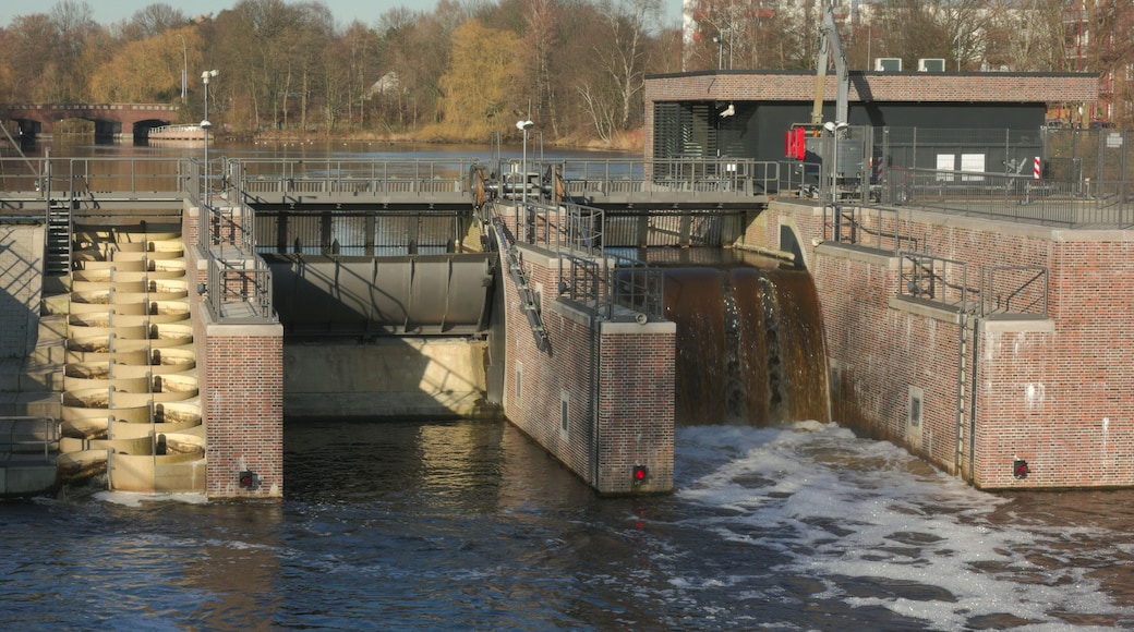 Germany, Hamburg, weir named Fuhlsbüttler Schleuse.