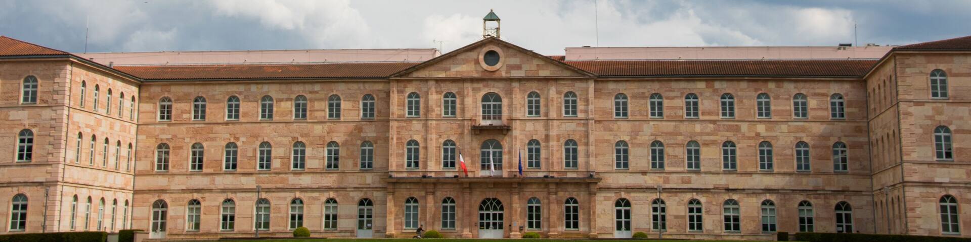 La Maison des Frères des Écoles chrétiennes est un monument historique situé à Caluire-et-Cuire, dans le département du Rhône, en France. Il abrite aujourd'hui l'hôtel de ville de Caluire-et-Cuire.