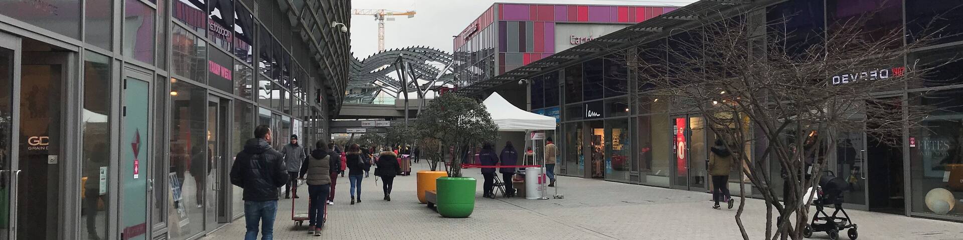 Centre commercial de La soie à Vaulx-en-Velin dans le Rhône en France.