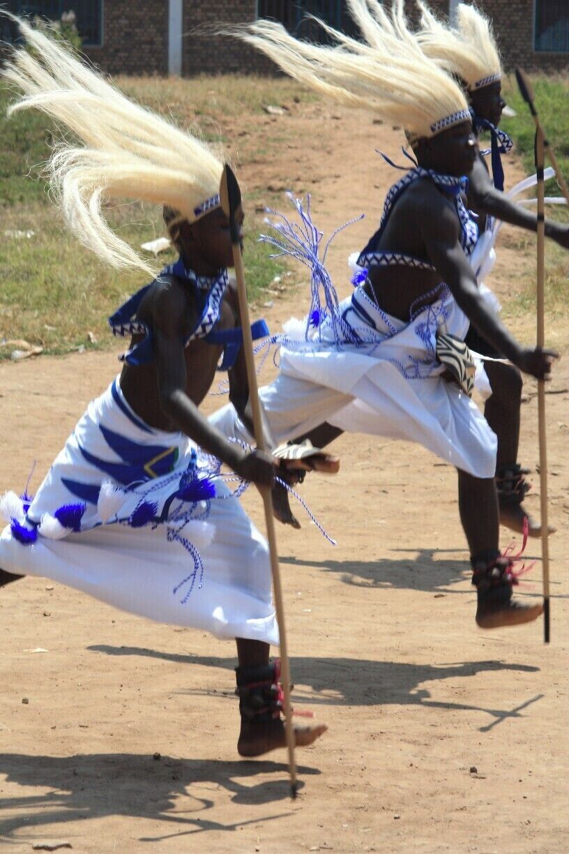 #TroveOn The boys at Les Enfants de Dieu performing a traditional Intore Dance.  If you have the privilege to visit Rwanda, we highly recommend attending a dance ceremony. We were lucky enough to be volunteering at the center and were treated to many performances by the boys. Intore dance troupe performances can be found throughout Rwanda and at most public ceremonies.
#Rwanda #Intore #Dance #Kigali