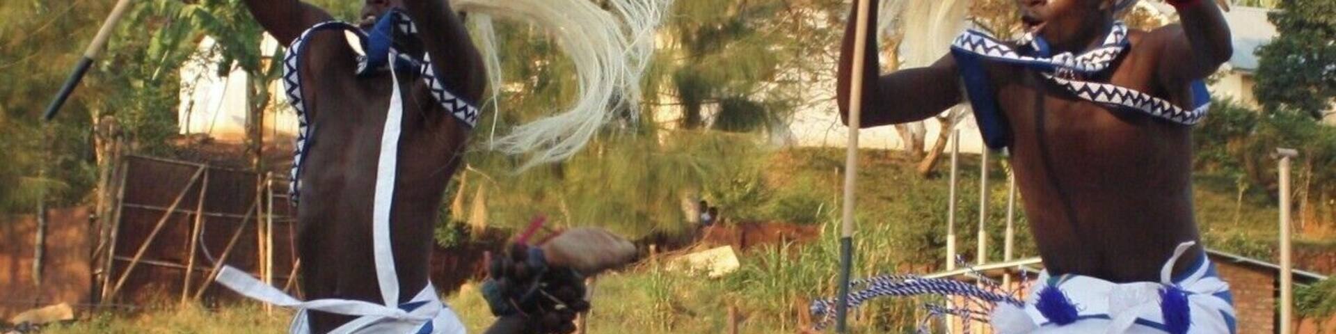 #TroveOn The boys at Les Enfants de Dieu performing a traditional Intore Dance. If you have the privilege to visit Rwanda, we highly recommend attending a dance ceremony. We were lucky enough to be volunteering at the center and were treated to many performances by the boys. Intore dance troupe performances can be found throughout Rwanda and at most public ceremonies.
#Rwanda #Intore #Dance #Kigali