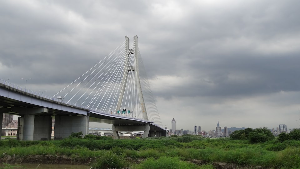 新北市新北大橋。