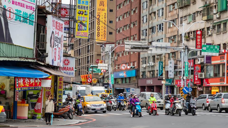 Banqiao showing street scenes and motorcycle riding