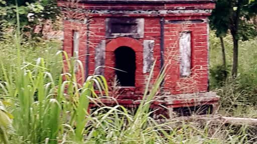 石頭營聖蹟亭位於屏東縣枋寮鄉的玉泉村。依據現有研究,此聖蹟亭應該是1877年(光緒三年)左右,在開山撫番政策下,為教導原住民兒童學漢語、習漢字而設置的「番社學」的附屬建物,可能就是「大餉營社學」的遺物,目前已經被政府指定縣定古蹟。