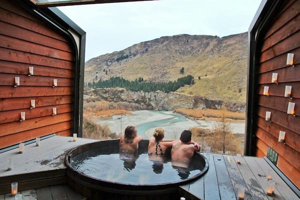 Onsen Hot Pools near Queenstown in New Zealand is a fantastic place to warm up after a cold day skiing. The view can't be beaten! #winterwonders