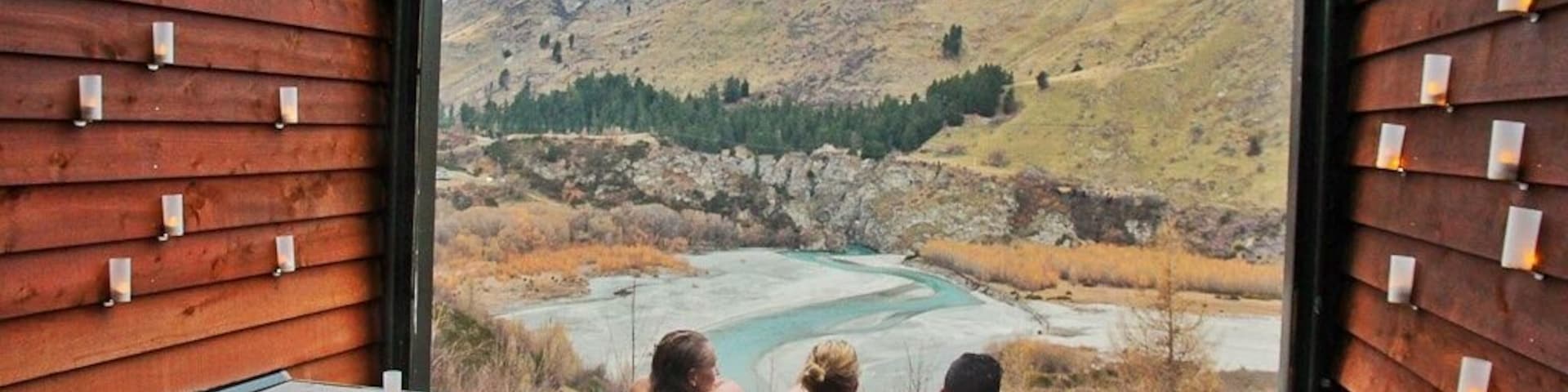 Onsen Hot Pools near Queenstown in New Zealand is a fantastic place to warm up after a cold day skiing. The view can't be beaten! #winterwonders