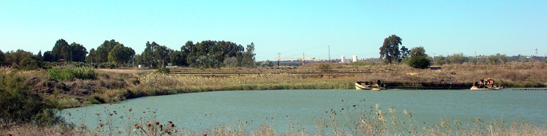 L'extrémité aval du canal Alphonse XIII au sud du port fluvial de Séville (Espagne)
