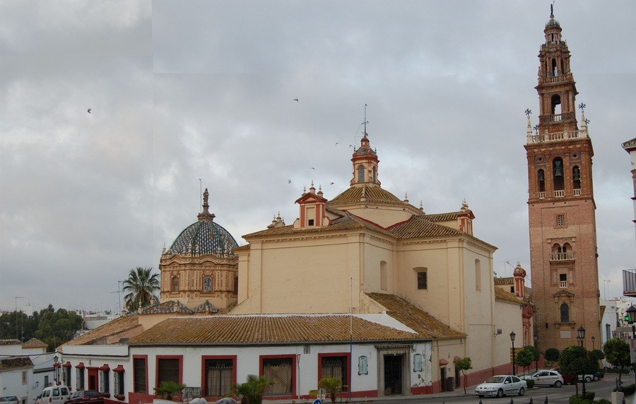 Torre e Iglesia de San Pedro.