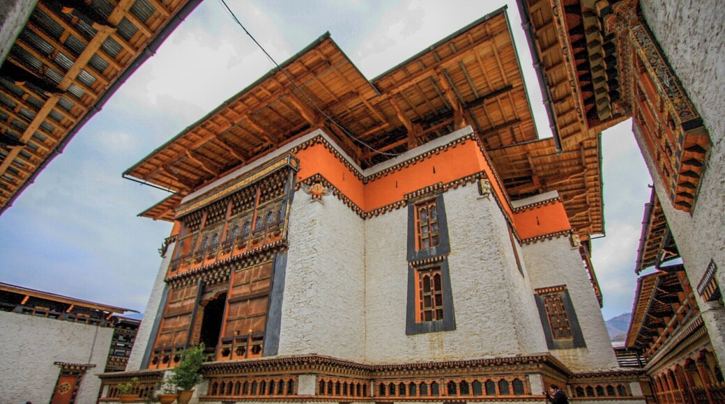 #simtokhadzong #dzong #thimpu #bhutan
#stunningstructures
Bhutan itself has sparse travelers. But to find a beautiful monastery devoid of any mad rush or travelers is divine. Tucked away in a corner of Thimpu is this quiet and unassuming Simtokha Dzong. Beautiful carvings, hand painted flags, intricate mani prayer wheels, an old courtyard from the 16th century. Its easy to say this was my favorite place in Bhutan. You can spend hours here just reading a book or soaking in the calm.