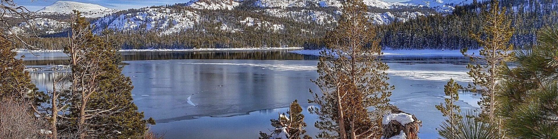 Beautiful alpine lake near Kirkwood ski resort.
#WinterWonders