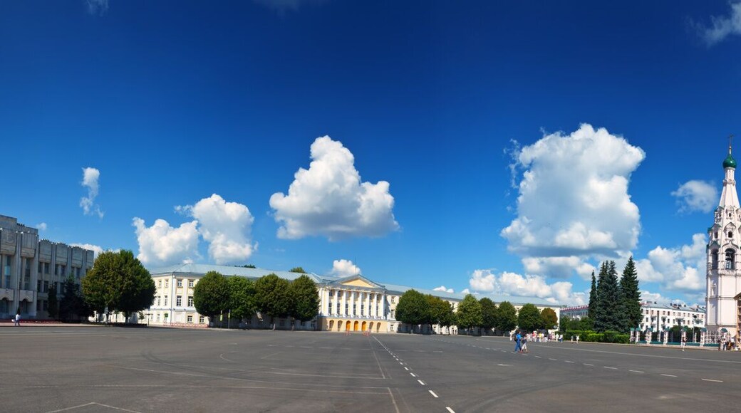 Full panorama of Yaroslavl - central square