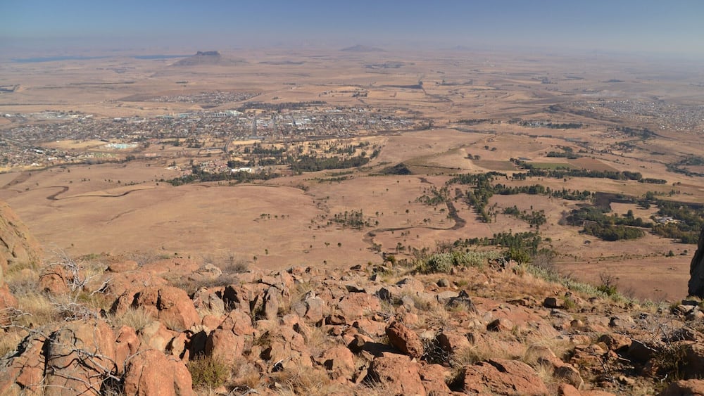 On top of the Platberg mountain in Harrismith, South Africa. A challenging trek for a newbie mountain climber like myself, but so worth it. The landscape is surreal. Like looking out on a post-armageddon world...
More photos and a story behind them, can be found here: http://www.earthseeing.com/the-climbing-of-platberg-mountain/
#southafrica #platberg #mountains #africa #landscape #hiking