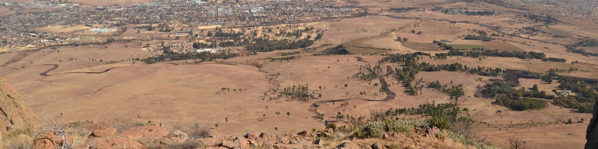 On top of the Platberg mountain in Harrismith, South Africa. A challenging trek for a newbie mountain climber like myself, but so worth it. The landscape is surreal. Like looking out on a post-armageddon world...
More photos and a story behind them, can be found here: http://www.earthseeing.com/the-climbing-of-platberg-mountain/
#southafrica #platberg #mountains #africa #landscape #hiking