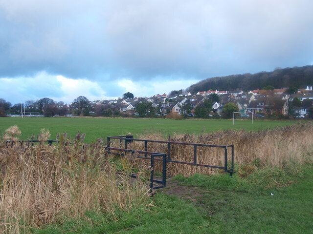 Cae pel droed / Football field