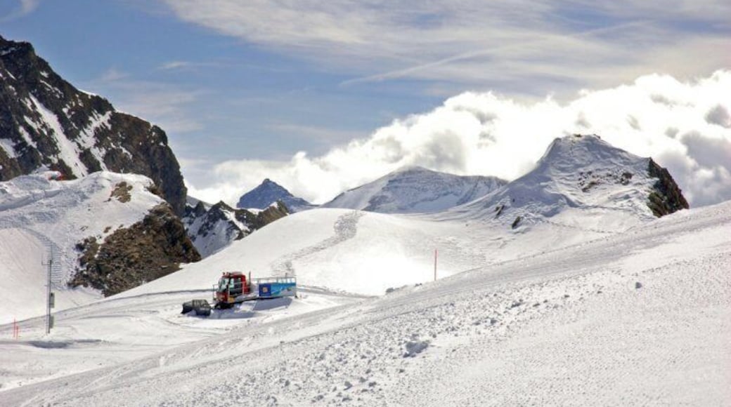 On top of Kitzsteinhorn.
#snow.