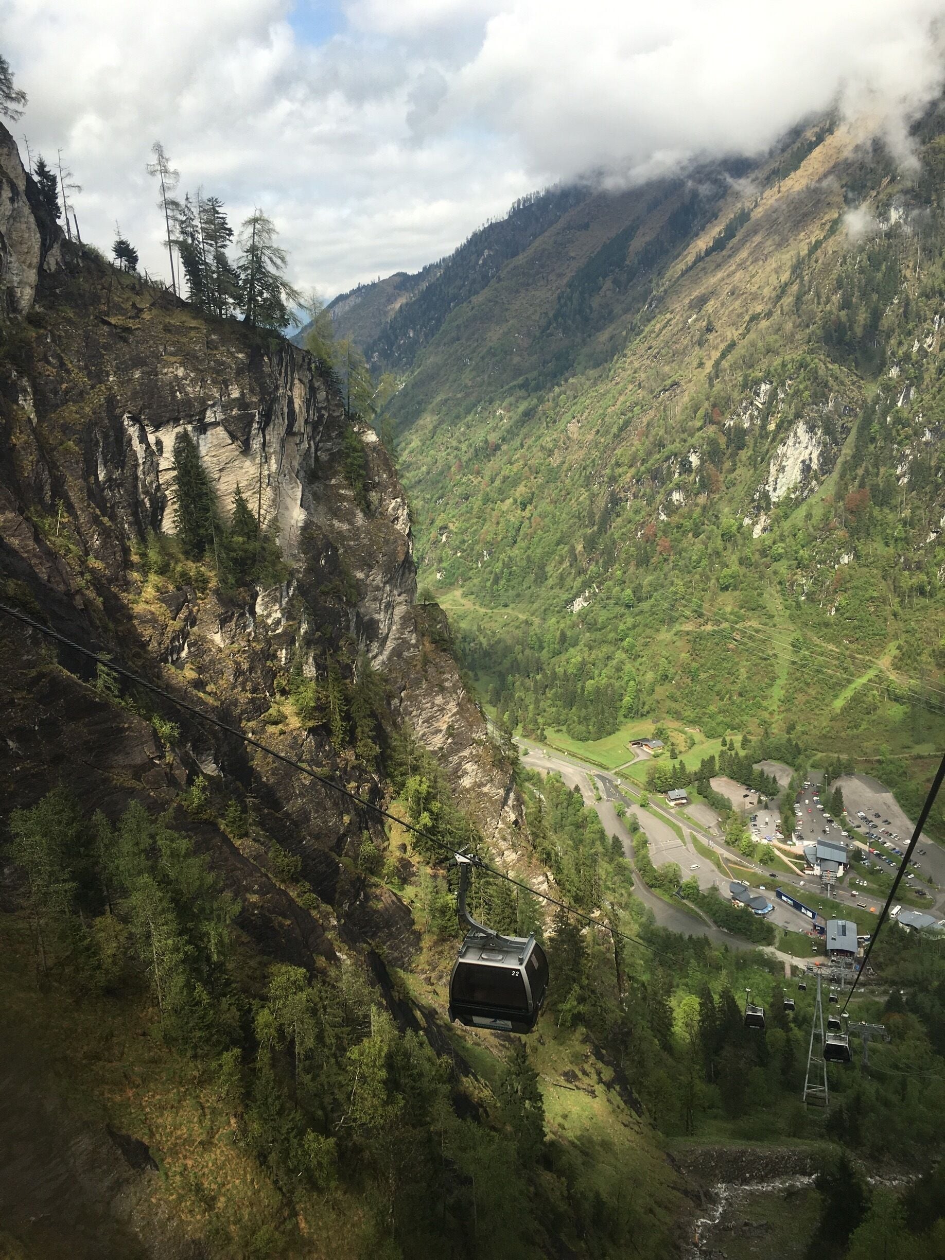 When the sun hits the valley under the glacier it could not look more lush 😍 #green #austria #greenphotosweepstakes