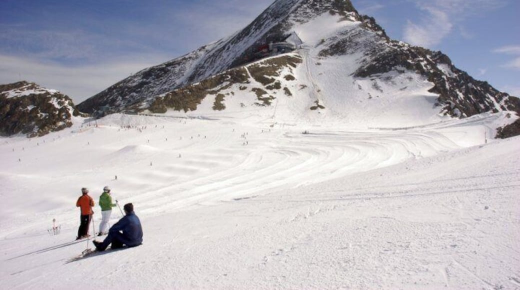 Skiers having a break and admiring the view on the top of Kitzsteinhorn.
#Snow