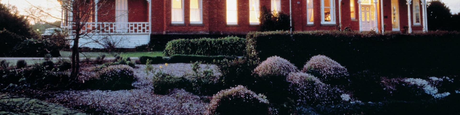 Deloraine showing a house