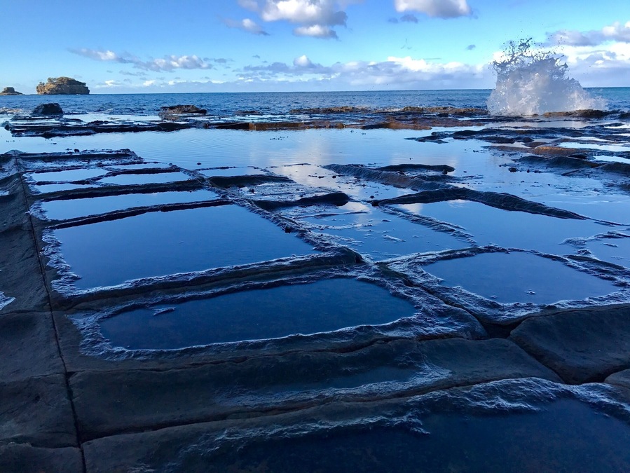 Here's a worthwhile short hike for those looking for one in Tasmania. As water pools, and then evaporates, sea salt causes the rock to flake in the middle leaving the joints raised. Nearby is a section where the complete opposite occurs. There, the joints are eroded leaving the middle section raised looking like loaves of bread. #TakeaHike