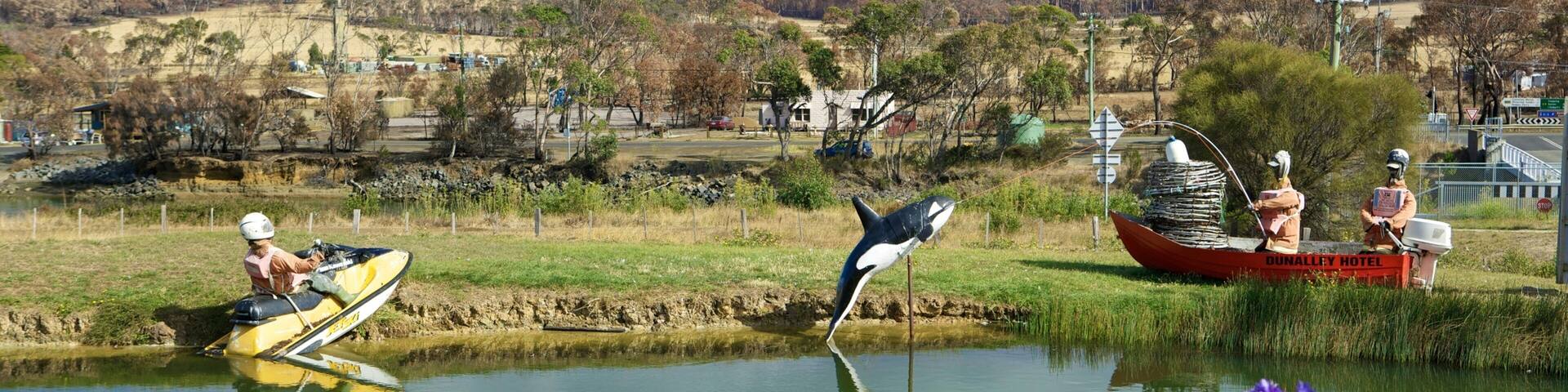 Eaglehawk Neck featuring a pond and tranquil scenes
