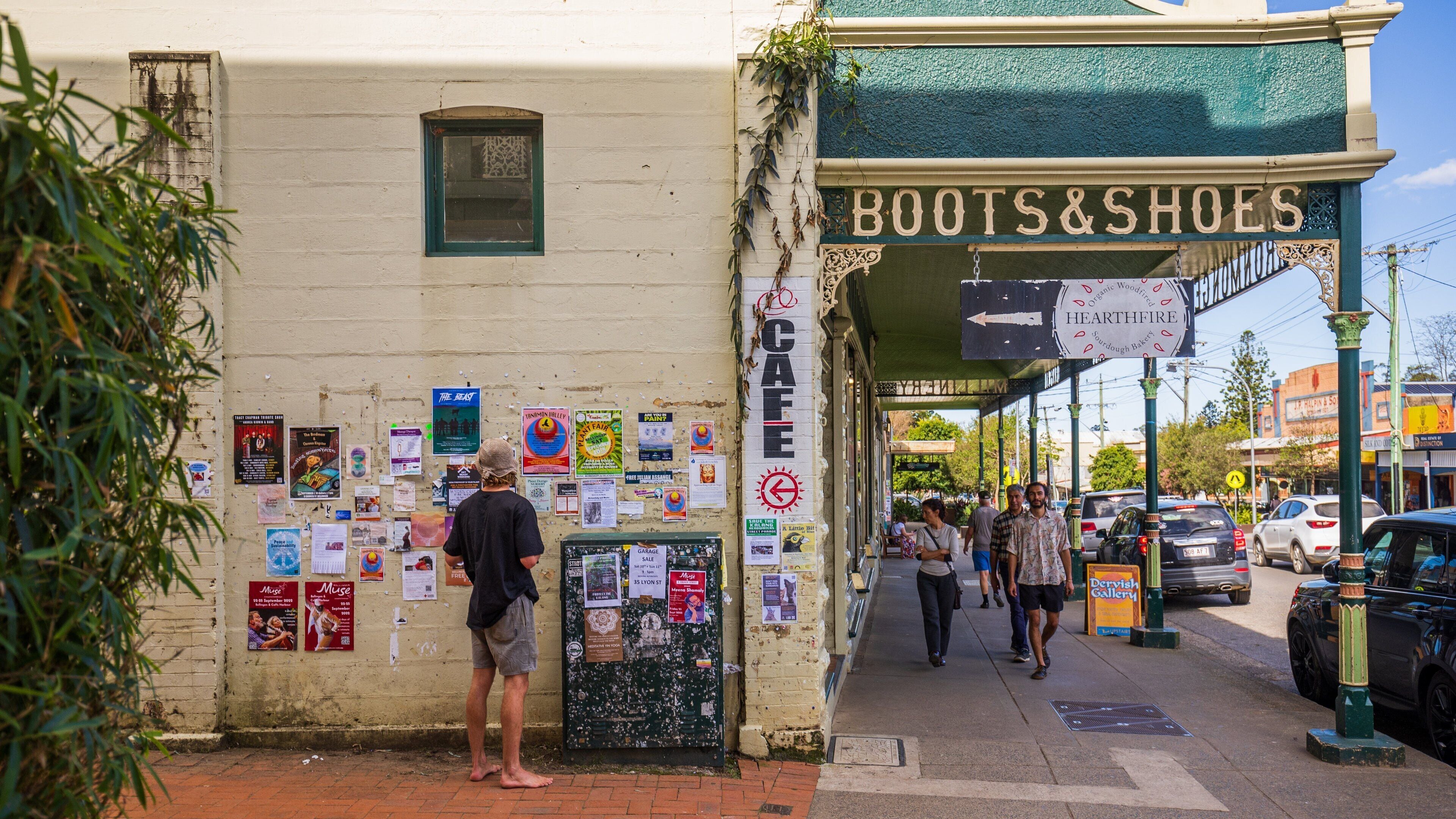 Bellingen featuring street scenes as well as an individual male