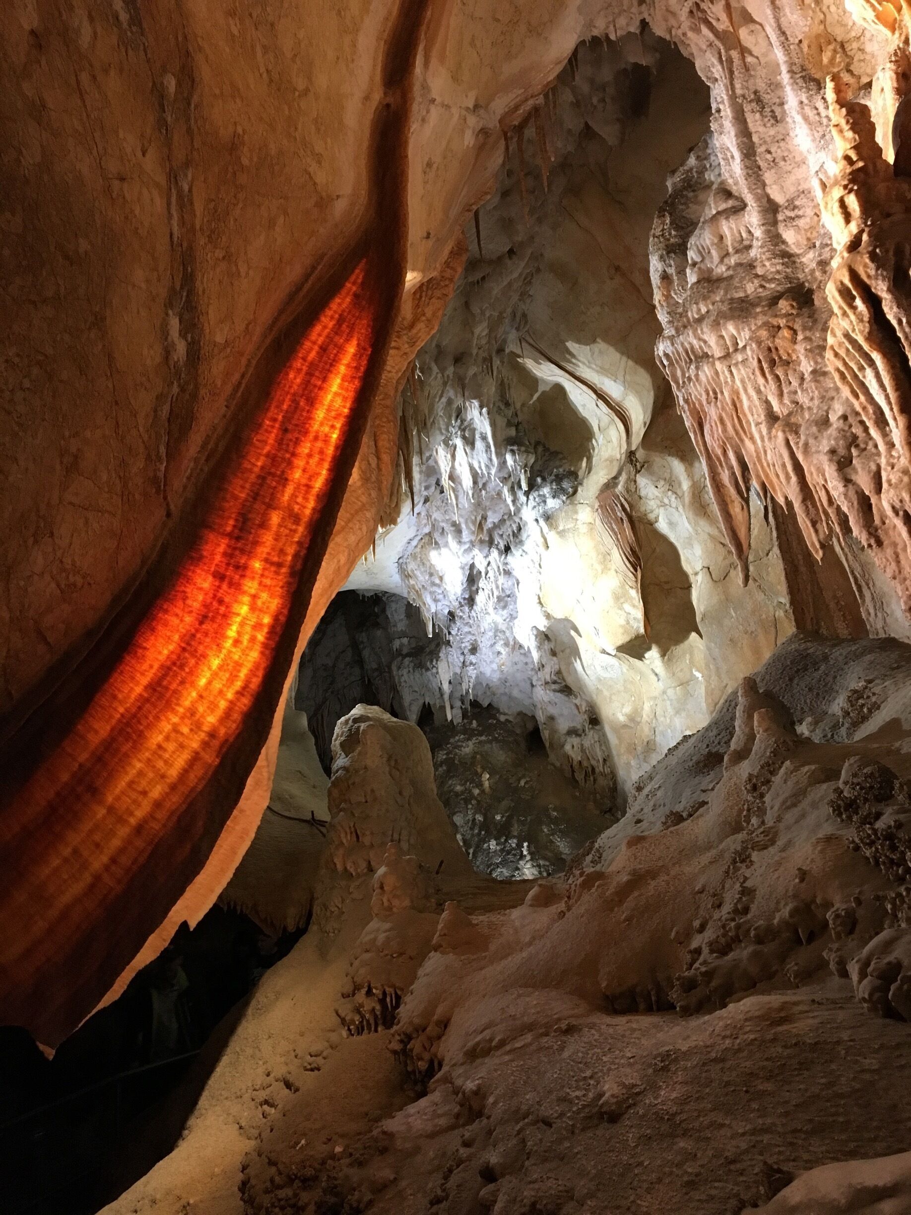 The beautiful formations of the Imperial Cave. 90 mins guided tour with guide from Jenolan Caves.
#Nature