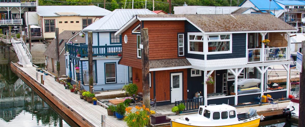 Cowichan Bay das einen Bootfahren, Haus und Küstenort