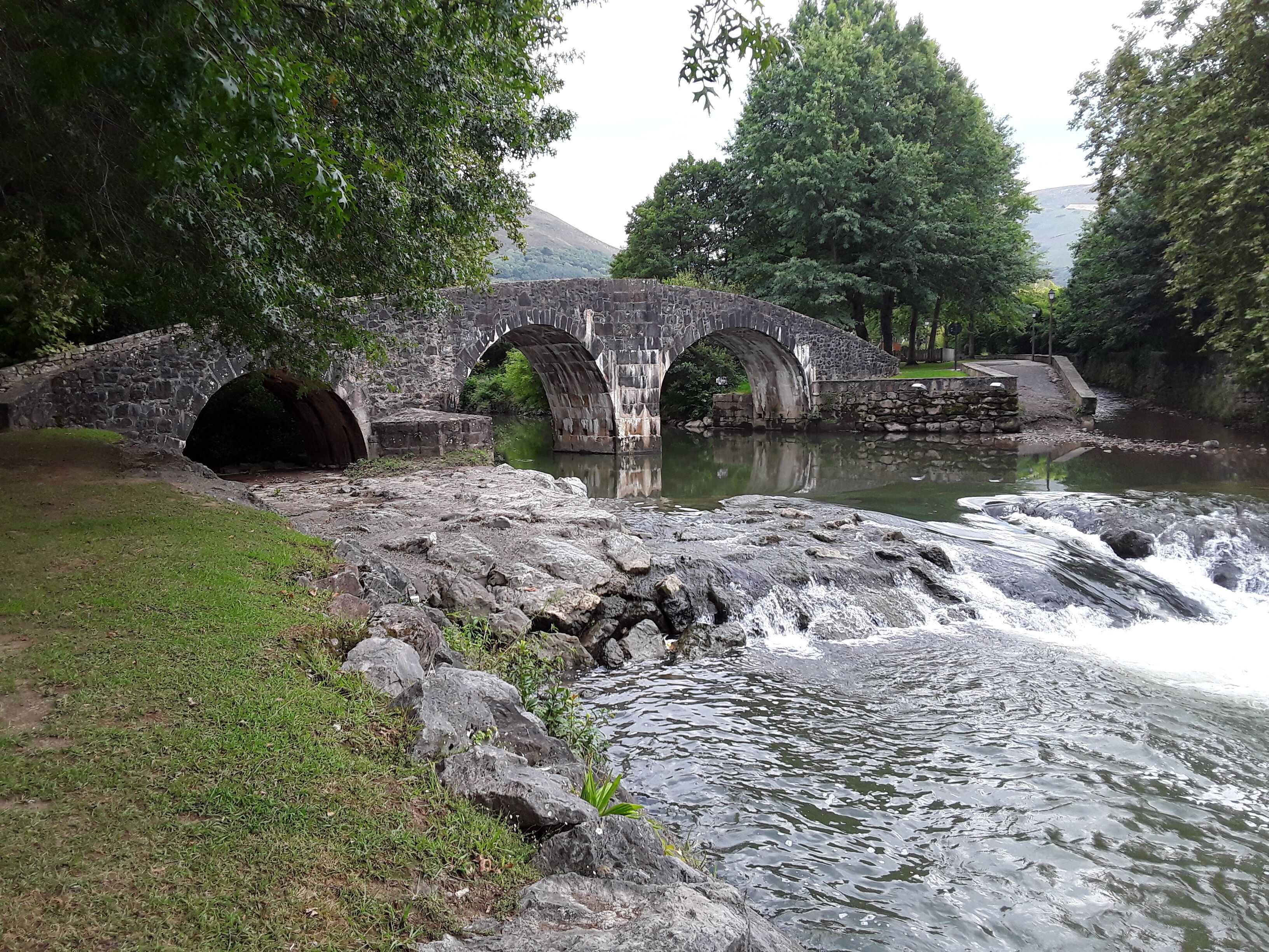 This building is indexed in the Base Mérimée, a database of architectural heritage maintained by the French Ministry of Culture, under the reference PA00084323 .