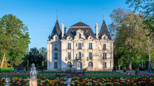Vue extérieure de la mairie de Chilly-Mazarin, commune française située dans le département de l'Essonne, en région Ile-de-France