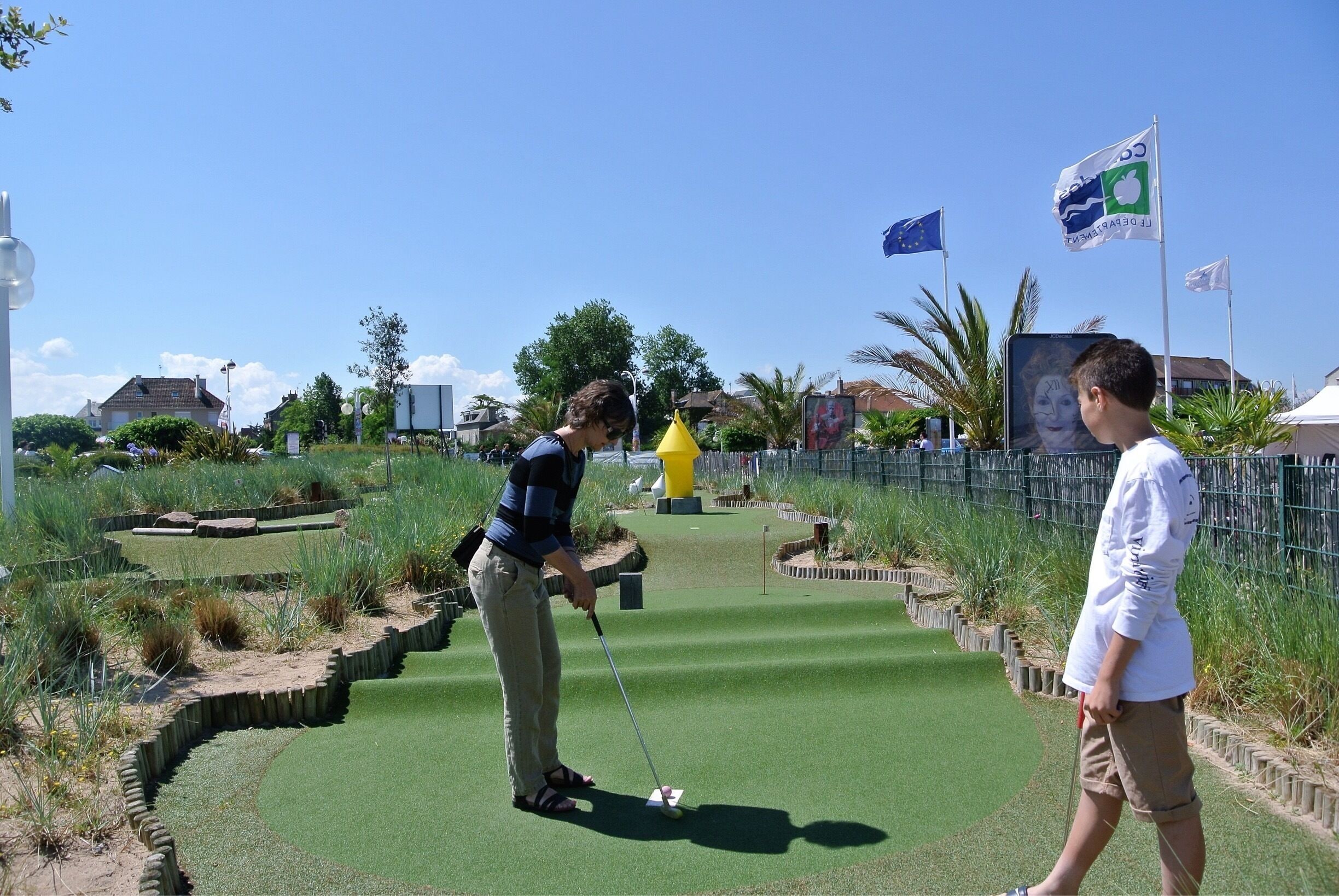 Best mini golf in Normandy.👨👨👧 
Town of Ouistreham was an unexpected surprise next to beach.