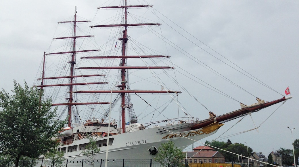 Stopover to Ouistreham. A wonderful three masted ship.
