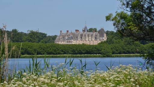 La rivière Erdre et le château de la Gascherie, Nantes, France