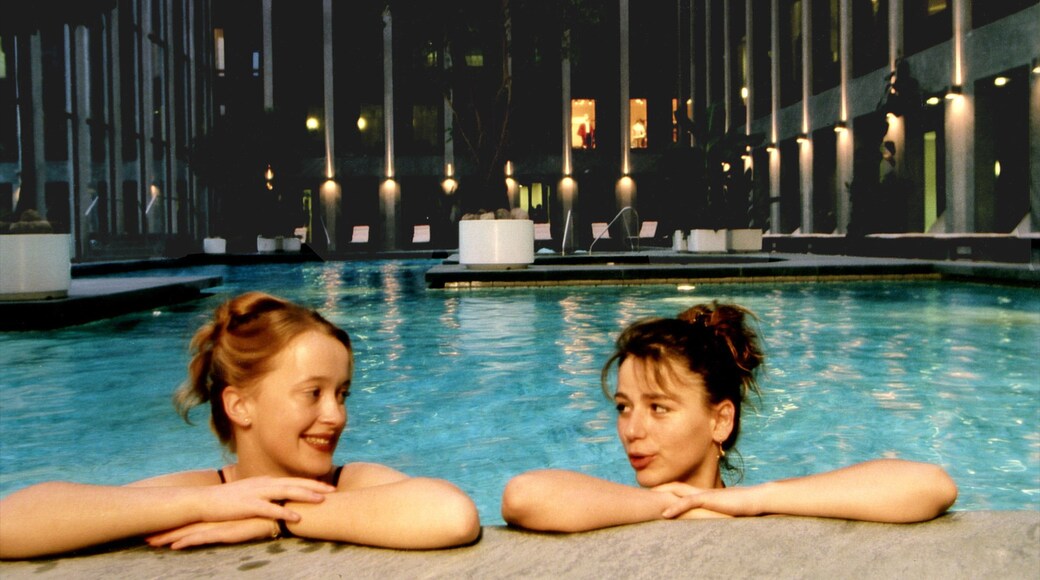 巴德薩羅 设有 泳池 和 內部景觀