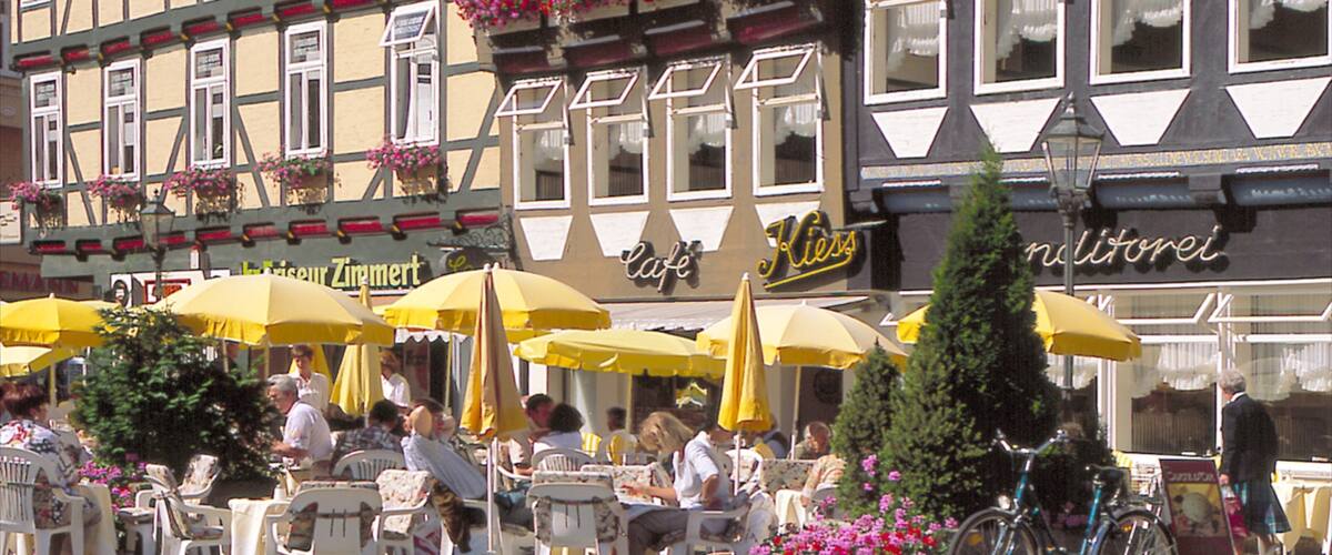Celle presenterar caféer, gatuliv och al fresco-restauranger
