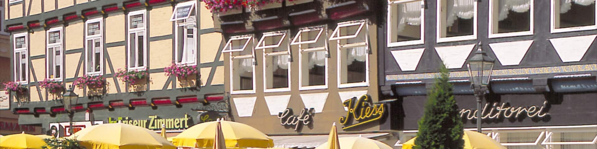 Celle qui includes scĂšnes de rue, ville et sortie au restaurant