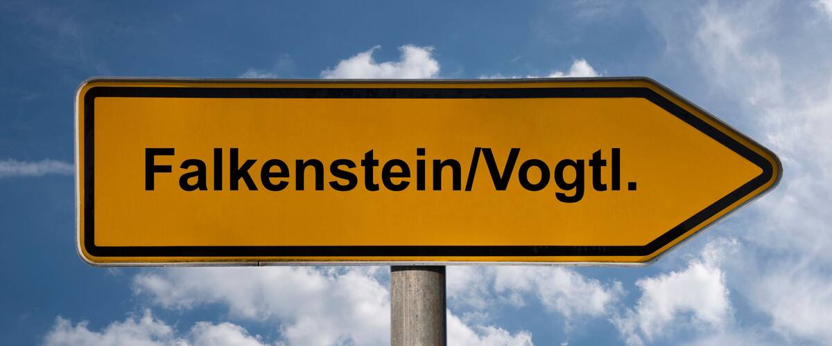 A directional sign with the text Falkenstein/Vogtl.